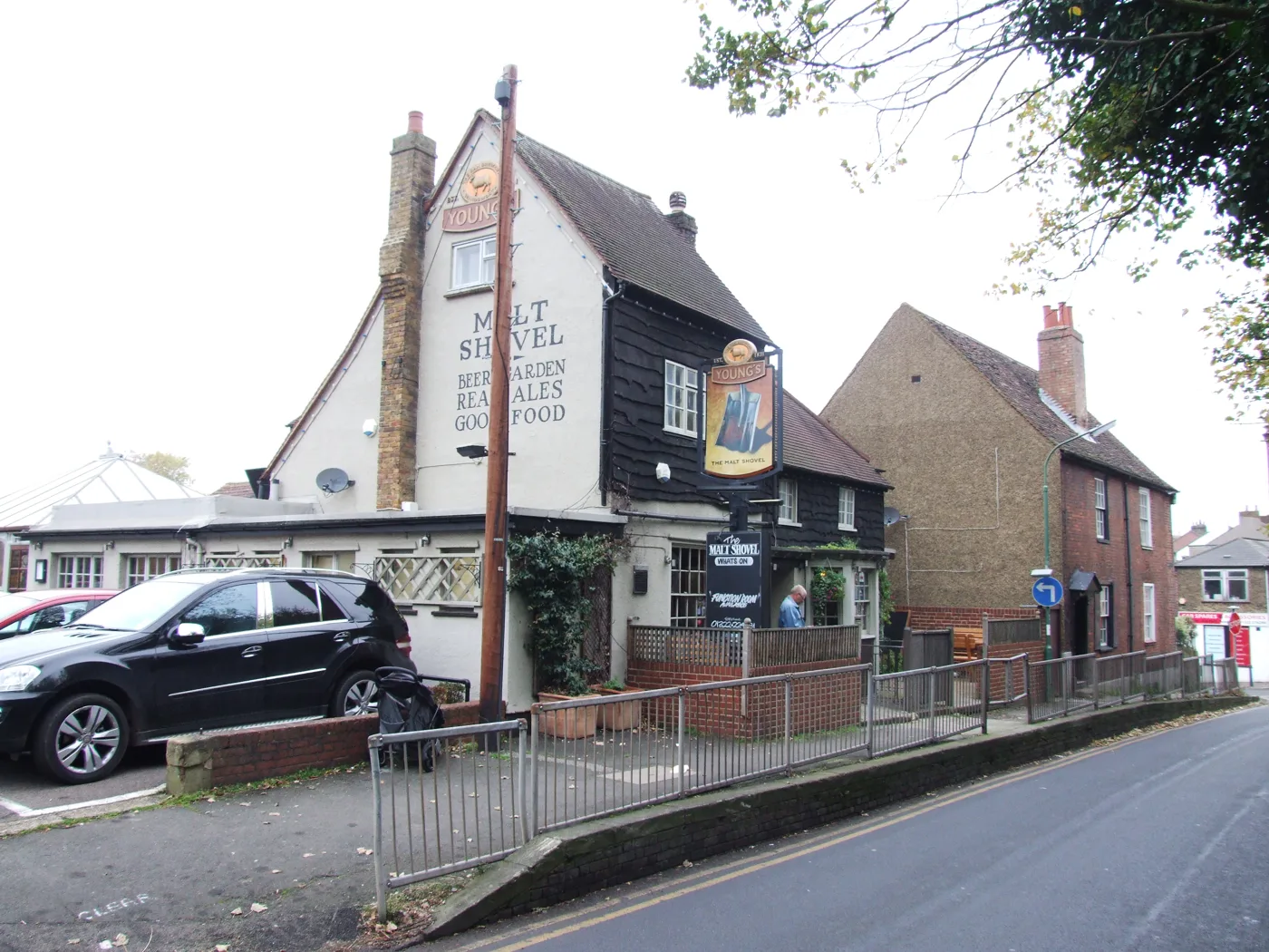 The Malt Shovel on Darenth Road, Dartford, with its weatherboarded front and pub sign